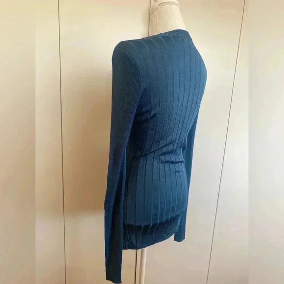 ST JOHN Ribbed Cardigan Size Medium - Picture 4 of 11